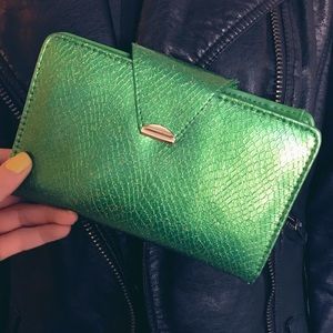 Glittery Green Snakeskin Pattern Clutch 🐍